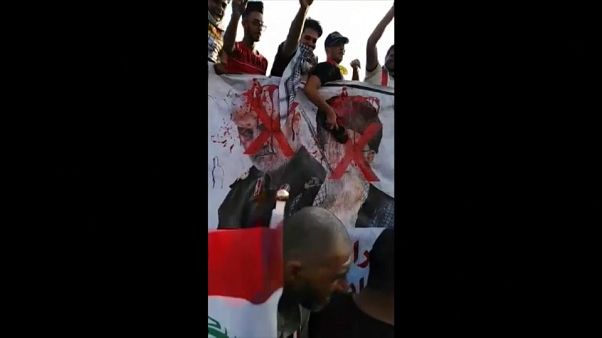 متظاهرون عراقيون يحتجون ضد التدخل الإيراني في العراق متظاهرون عراقيون يحتجون ضد التدخل الإيراني في العراق