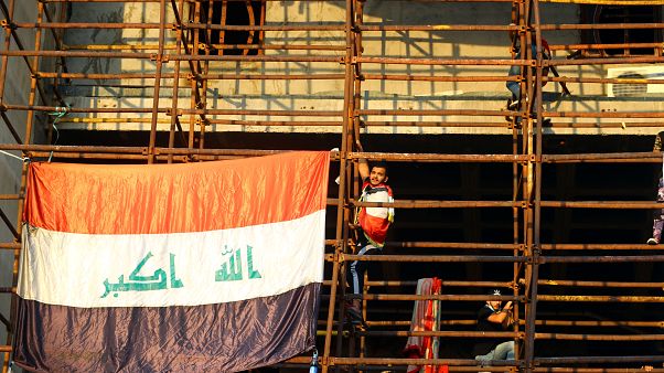 Bush'a ayakkabı fırlatan gazeteci Irak gösterilerinde ön safta Bush'a ayakkabı fırlatan gazeteci Irak gösterilerinde ön safta