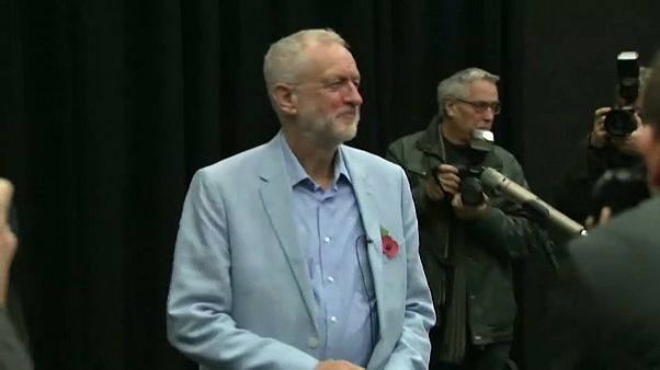 Si infiamma la campagna elettorale britannica: attesa per il faccia a faccia Johnson - Corbyn Si infiamma la campagna elettorale britannica: attesa per il faccia a faccia Johnson - Corbyn