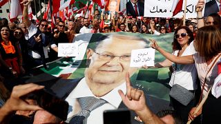  Lübnan halkından Cumhurbaşkanı Mişel Avn'a şarkılı türkülü destek yürüyüşü