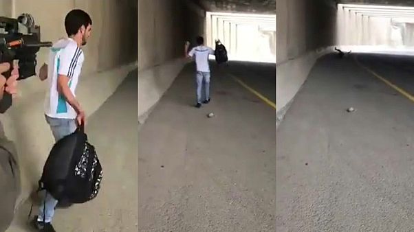 Silahsız Filistinliyi plastik mermiyle vuran İsrail polisinin görüntüleri ortaya çıktı Silahsız Filistinliyi plastik mermiyle vuran İsrail polisinin görüntüleri ortaya çıktı