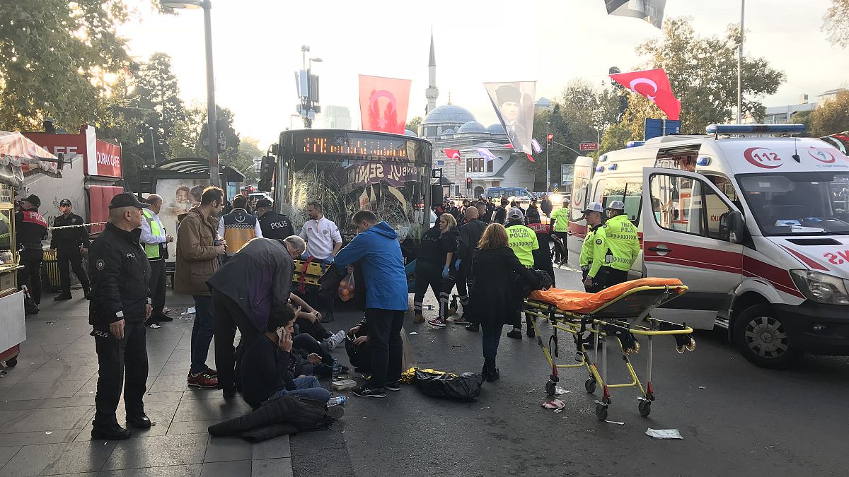 Beşiktaş'ta otobüsüyle durağa dalarak 13 kişiyi yaralayan bıçaklı sürücü denize atladı