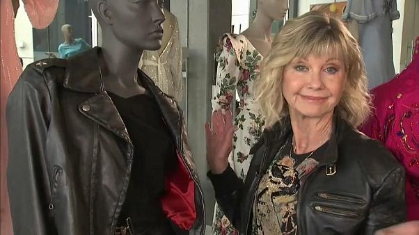 Grease: «Χρυσά» σε δημοπρασία τα ρούχα της Ολίβια Νιούτον-Τζον Grease: «Χρυσά» σε δημοπρασία τα ρούχα της Ολίβια Νιούτον-Τζον