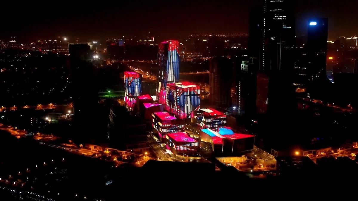 Çin İthalat Fuarı’nda göz kamaştıran ışık gösterisi