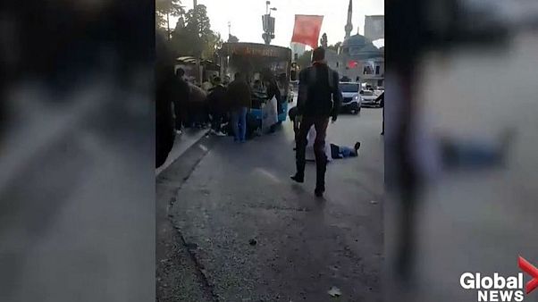 Κωνσταντινούπολη: Λεωφορείο παρέσυρε πεζούς και ο οδηγός «τράβηξε» μαχαίρι Κωνσταντινούπολη: Λεωφορείο παρέσυρε πεζούς και ο οδηγός «τράβηξε» μαχαίρι
