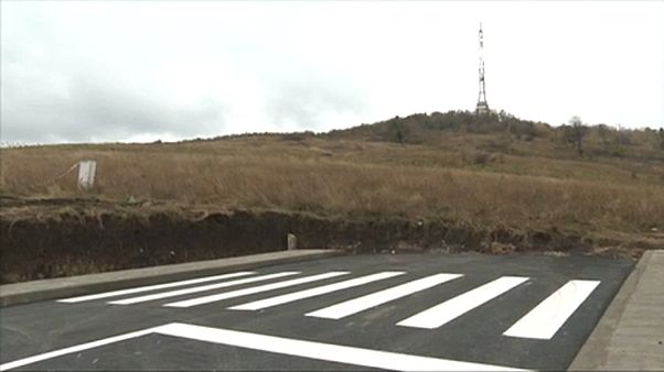 In Romania, dove mancano le strade, ce n'è una che porta verso il nulla In Romania, dove mancano le strade, ce n'è una che porta verso il nulla