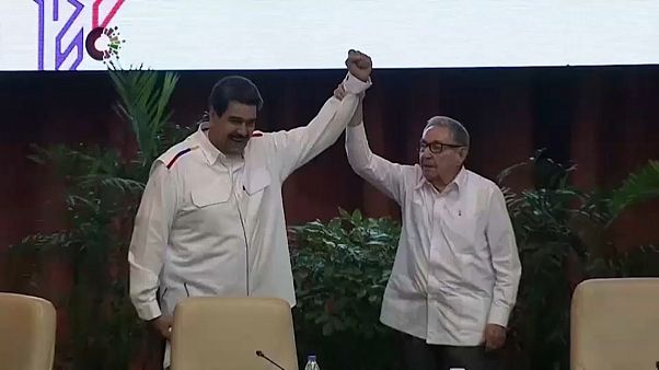 Maduro llama "mequetrefe", "traidor" y "pelele" a Nayib Bukele Maduro llama "mequetrefe", "traidor" y "pelele" a Nayib Bukele