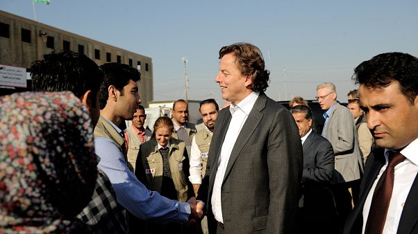 Hollanda Dışişleri Bakanı Bert Koenders Erbil'e 10 kilometre uzaklıkta olan Bahirka Kampı'nı ziyaret ederek IŞİD şiddeti nedeniyle evlerini terk edenlerle görüştü Hollanda Dışişleri Bakanı Bert Koenders Erbil'e 10 kilometre uzaklıkta olan Bahirka Kampı'nı ziyaret ederek IŞİD şiddeti nedeniyle evlerini terk edenlerle görüştü
