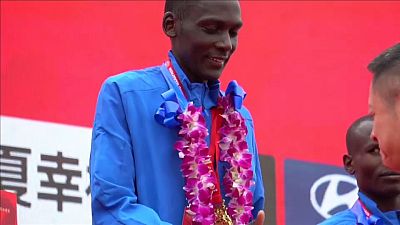 Victoria y récord del keniano Kisorio en el maratón de Pekín  