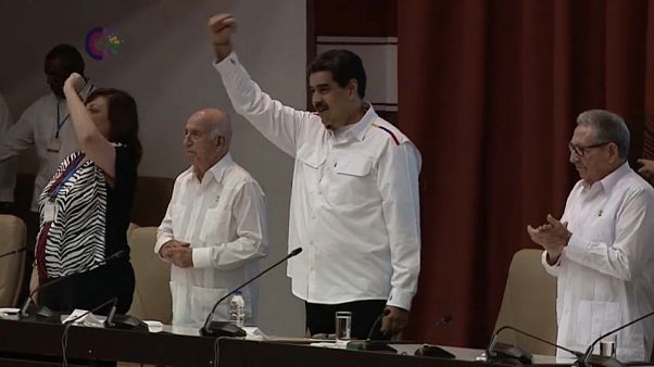 Pugni chiusi e discorsi anti-imperialisti, feeling Maduro-Canel Pugni chiusi e discorsi anti-imperialisti, feeling Maduro-Canel