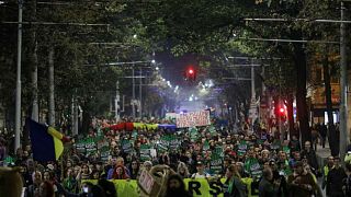 آلاف الرومانيين يتظاهرون في بوخارست تنديداً بالسياسات البيئية 