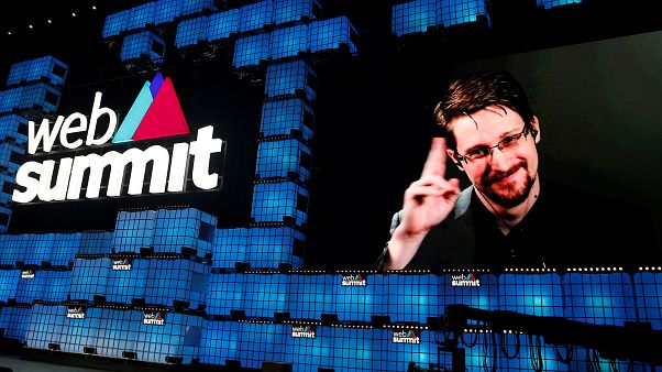 Edward Snowden: "Google e Facebook recolhem dados de forma abusiva" Edward Snowden: "Google e Facebook recolhem dados de forma abusiva"