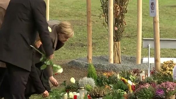 Gedenken trotz Störer: Merkel erinnert an NSU-Opfer in Zwickau Gedenken trotz Störer: Merkel erinnert an NSU-Opfer in Zwickau