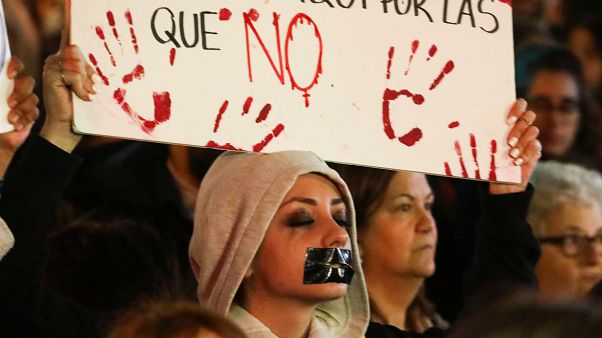 'Taciz değil tecavüz': İspanyol kadınlar mahkemenin taciz kararını protesto etti 'Taciz değil tecavüz': İspanyol kadınlar mahkemenin taciz kararını protesto etti