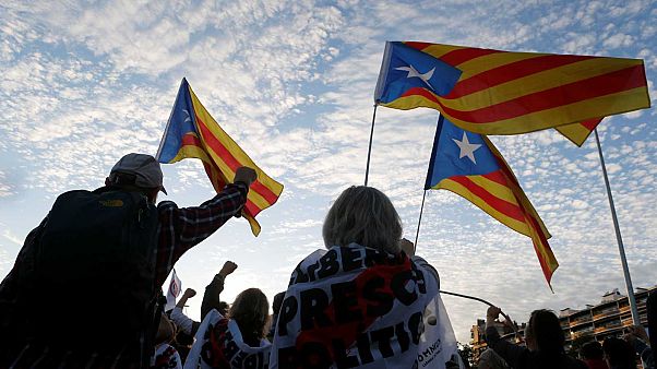 Des militants indépendantistes lors d'une manifestation à Barcelone, le 4 novembre 2019 Des militants indépendantistes lors d'une manifestation à Barcelone, le 4 novembre 2019