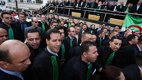 الجزائر: فتح تحقيق بشأن صدامات بين الشرطة وقضاة مضربين الجزائر: فتح تحقيق بشأن صدامات بين الشرطة وقضاة مضربين