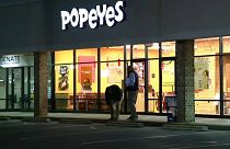 قتل طعناً في مطعم للوجبات السريعة بسبب شجار على شطيرة دجاج