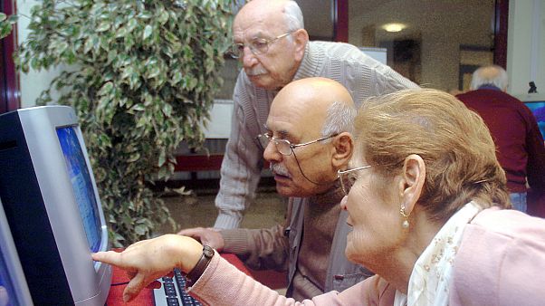Yaşlı bilgisayar kullanıcıları Yaşlı bilgisayar kullanıcıları