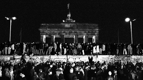 Berlin, porte de Brandebourg, le 9 novembre 1989 Berlin, porte de Brandebourg, le 9 novembre 1989