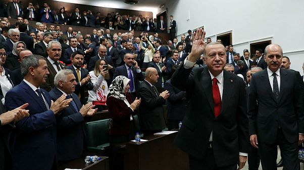 ترکیه دو روزنامهنگار منتقد اردوغان را محکوم و سپس بطور مشروط آزاد کرد ترکیه دو روزنامهنگار منتقد اردوغان را محکوم و سپس بطور مشروط آزاد کرد
