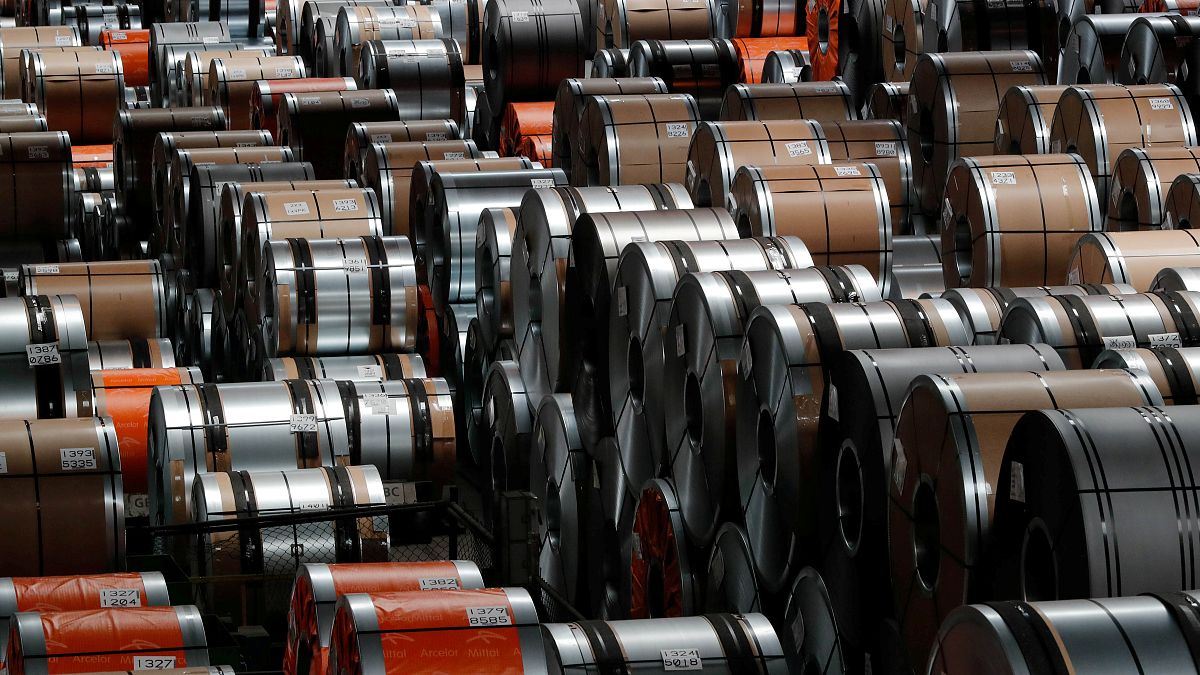 Çelik üreticisi ArcelorMittal '7 bin 500 kişinin ölümünden' sorumlu tutulan Ilva'da geri adım attı