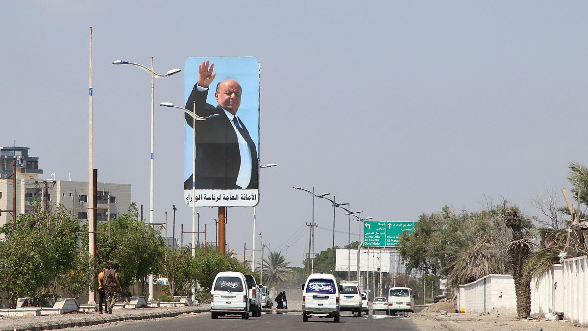 صورة الرئيس اليمني عبد ربه منصور هادي تتوسط أحد شوارع عدن - 2019/11/05