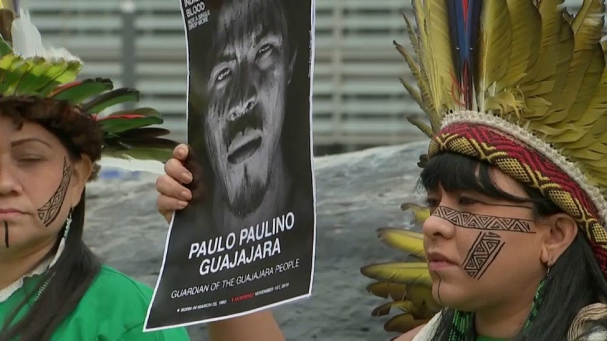 اعتراض بومیان برزیل به جنگل‌زدایی آمازون در بروکسل 