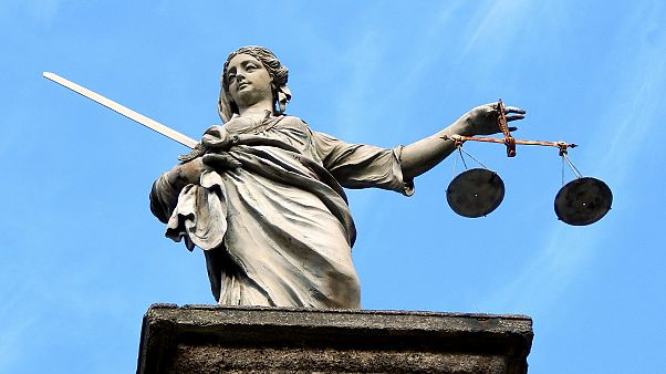 القضاء الأيرلندي يحكم على صبييْن بالسجن في جريمة قتل مراهقة هزّت البلاد القضاء الأيرلندي يحكم على صبييْن بالسجن في جريمة قتل مراهقة هزّت البلاد
