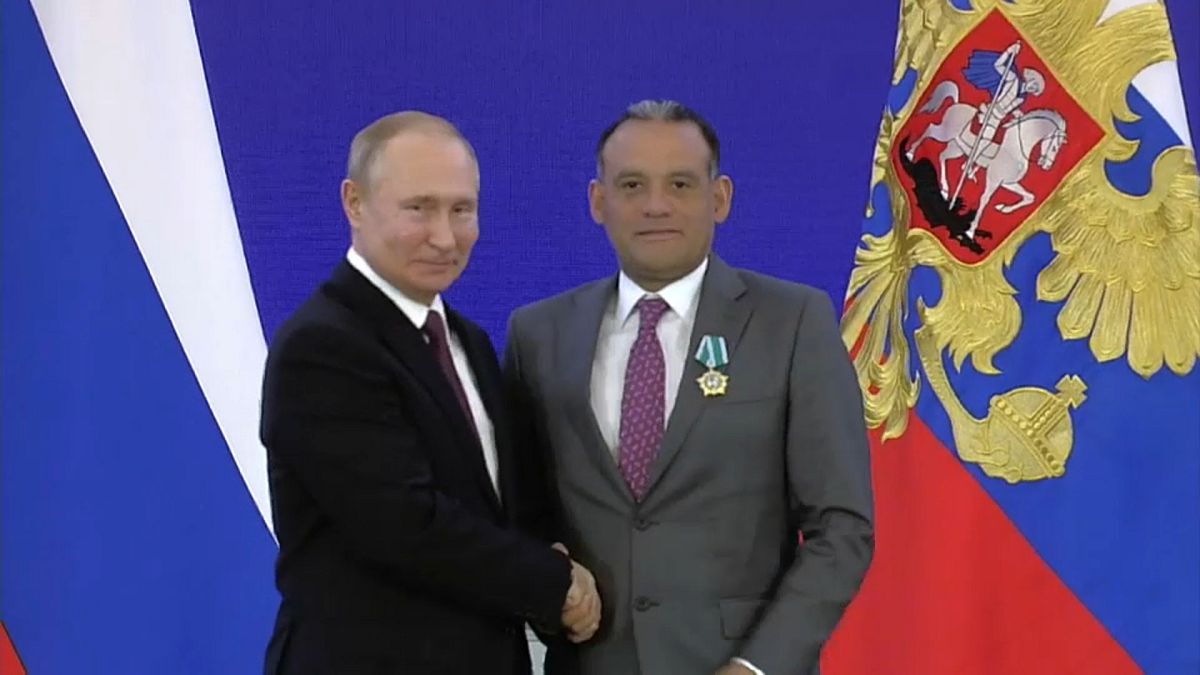 الكرملين يدافع عن قيام بوتين بمنح وسام لـ"جاسوس" بلغاري