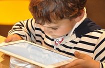 نگاه کردن زیاد کودکان به صفحه نمایشگر رشد مغزی آنان را کمتر می‌کند