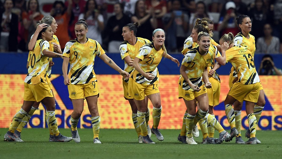 زنان فوتبالیست حرفه‌ای استرالیایی دستمزد برابر با مردان دریافت می‌کنند