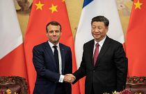 Macron estreita laços com a China