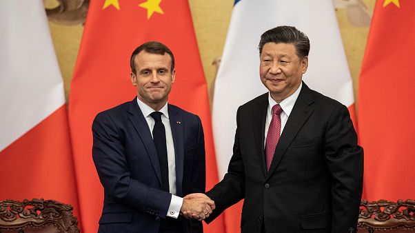 Macron estreita laços com a China Macron estreita laços com a China