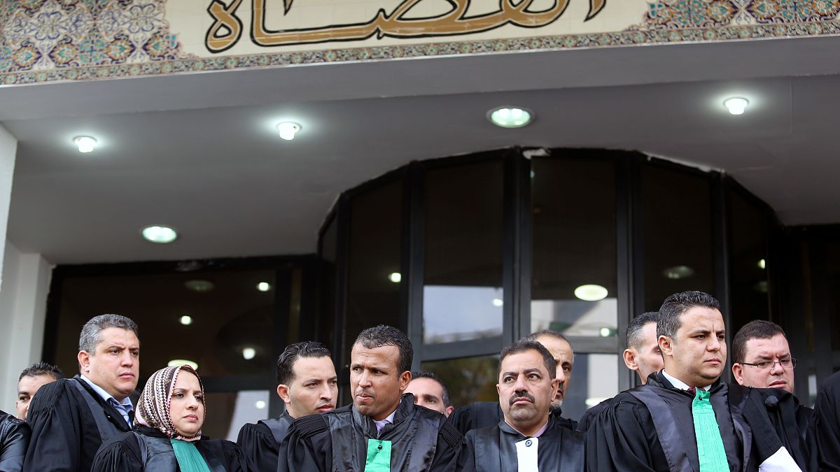 القضاة يعلقون إضرابهم في الجزائر 
