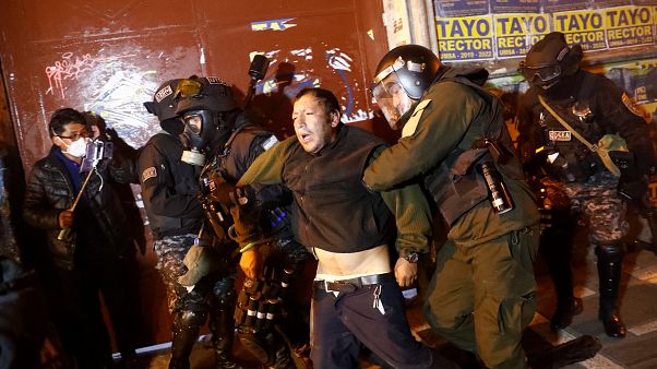 Noche de enfrentamientos y cargas policiales en Bolivia Noche de enfrentamientos y cargas policiales en Bolivia