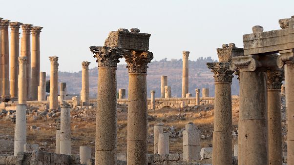 ثمانية جرحى بينهم 3 مكسيكيين وسويسرية في عملية طعن بالأردن ثمانية جرحى بينهم 3 مكسيكيين وسويسرية في عملية طعن بالأردن