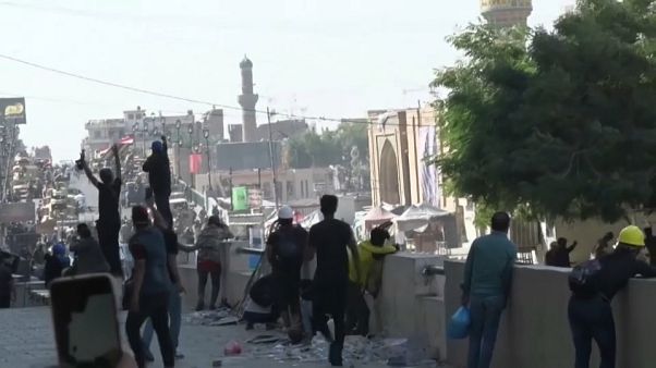 Iraq: le forze di sicurezza sparano sulla folla Iraq: le forze di sicurezza sparano sulla folla