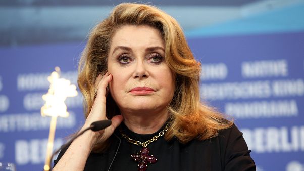 Catherine Deneuve francia színésznő a 69. Berlini Nemzetközi Filmfesztiválon 2019. február 12-én Catherine Deneuve francia színésznő a 69. Berlini Nemzetközi Filmfesztiválon 2019. február 12-én