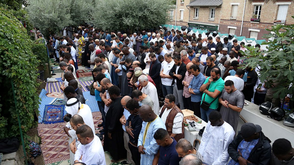إحصاءات صادمة عن العنصرية ضد المسلمين في فرنسا 