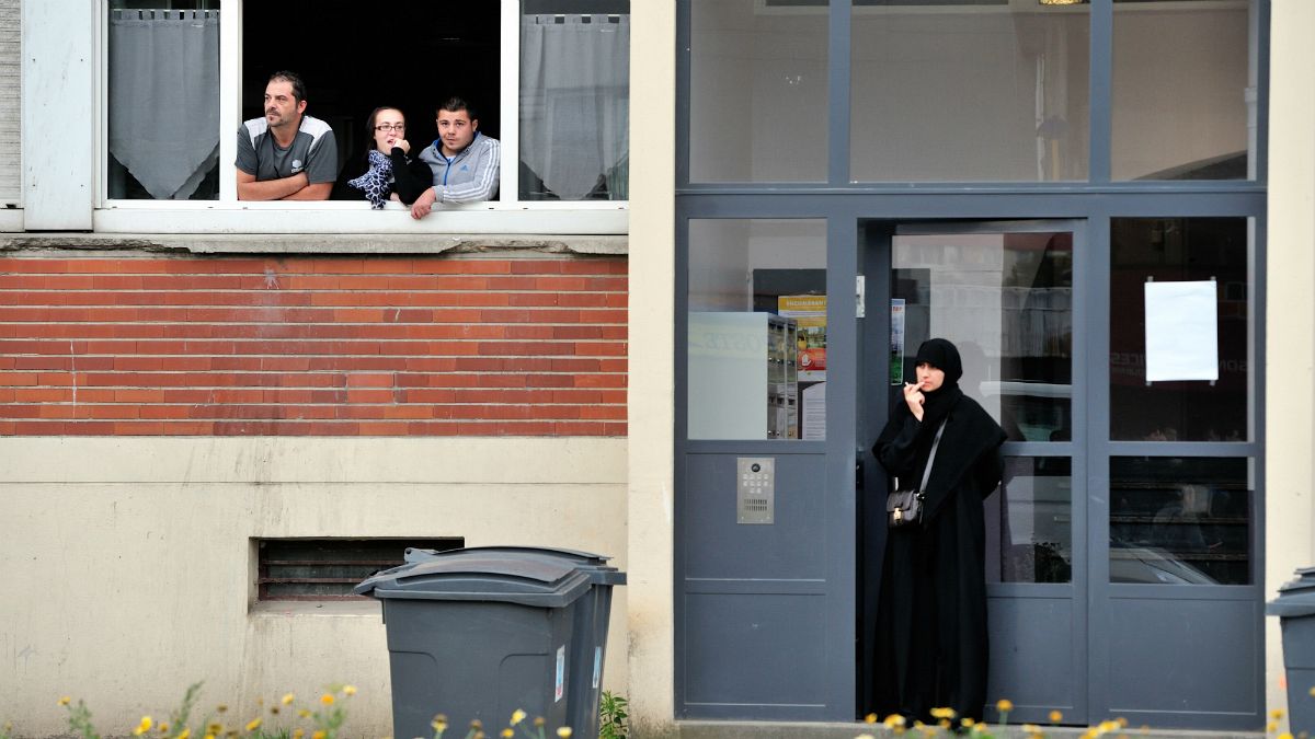 نتیجه یک نظرسنجی: ۴۵ درصد از زنان مسلمان فرانسه تبعیض را تجربه می‌کنند