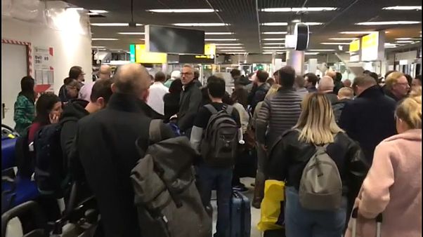 Falsa alarma en el aeropuerto holandés de Schiphol Falsa alarma en el aeropuerto holandés de Schiphol