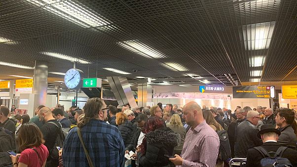 Ложная тревога в аэропорту Амстердама Ложная тревога в аэропорту Амстердама