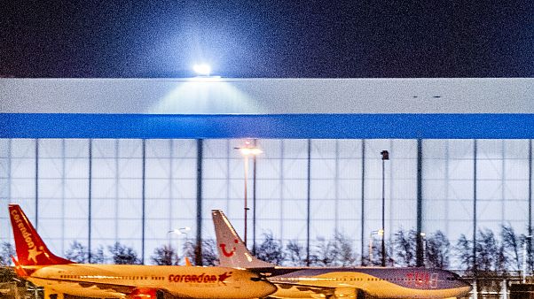 Pilot yanlışlıkla alarmı çalıştırdı: Schiphol havalimanında 'şüpheli durum' paniği Pilot yanlışlıkla alarmı çalıştırdı: Schiphol havalimanında 'şüpheli durum' paniği