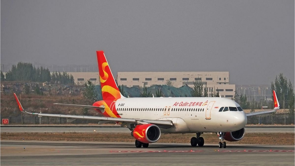 زن چینی در کابین خلبان؛ مدیران ارشد شرکت هواپیمایی نیز تنبیه شدند