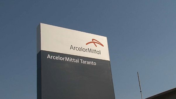 La guerra fra il governo italiano e Arcelor Mittal La guerra fra il governo italiano e Arcelor Mittal