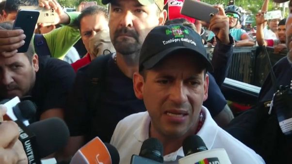 Luis Fernando Camacho llega a La Paz para pedir la renuncia de Morales Luis Fernando Camacho llega a La Paz para pedir la renuncia de Morales