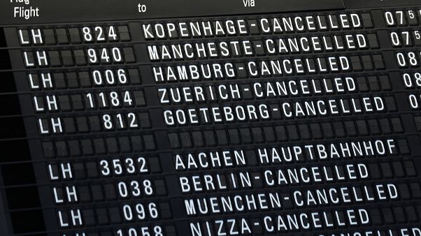 Elkezdődött a Lufthansa légiutas-kísérőinek 48 órás sztrájkja Elkezdődött a Lufthansa légiutas-kísérőinek 48 órás sztrájkja