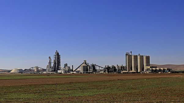 Paris mahkemesi, Lafarge'ın 'insanlığa karşı suçlar'dan yargılanamayacağına hükmetti Paris mahkemesi, Lafarge'ın 'insanlığa karşı suçlar'dan yargılanamayacağına hükmetti
