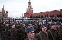 رژه سربازان روس در احترام به یاد قربانیان جنگ دوم جهانی برگزار شد