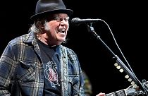 Új lemezzel jelentkezik Neil Young